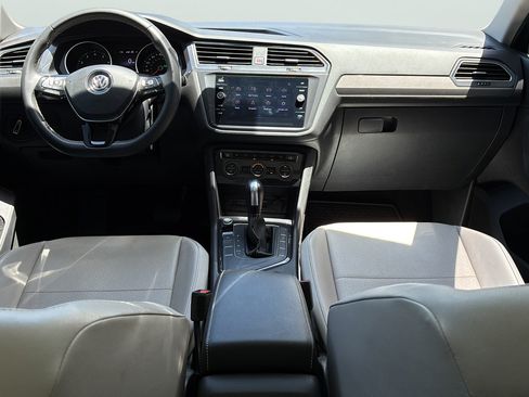 Used 2021 Volkswagen Tiguan SE w/ Panoramic Sunroof Package FWD image 18