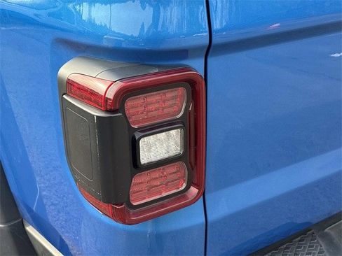Used 2024 Jeep Gladiator Mojave image 12