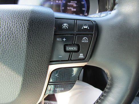 Used 2023 Toyota Crown image 23