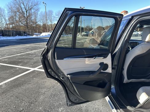 Used 2017 BMW X1 xDrive28i image 28