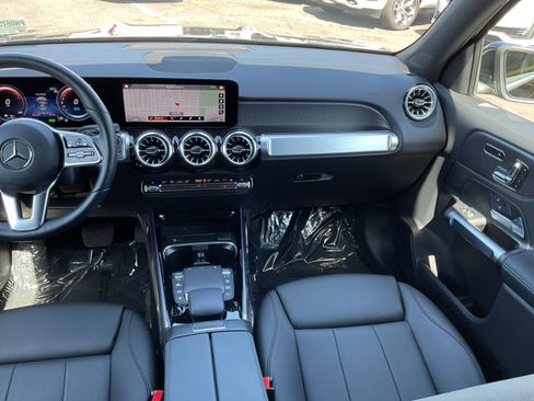 Used 2023 Mercedes-Benz EQB 300 4MATIC image 16