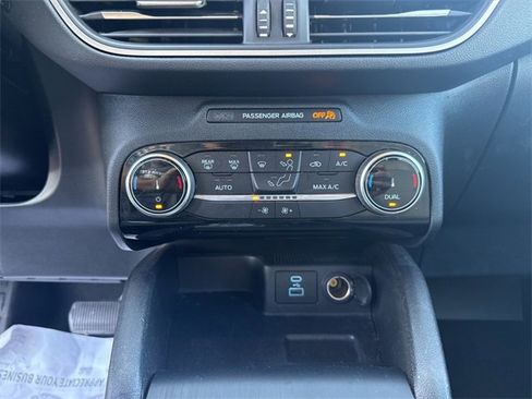 Used 2022 Ford Escape SE w/ SE Sport Appearance Package image 16