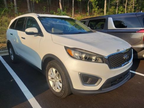 Used 2017 Kia Sorento FWD image 1