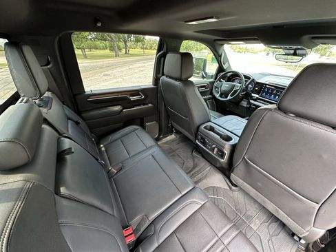 Used 2024 Chevrolet Silverado 3500 High Country w/ High Country Premium Package image 18