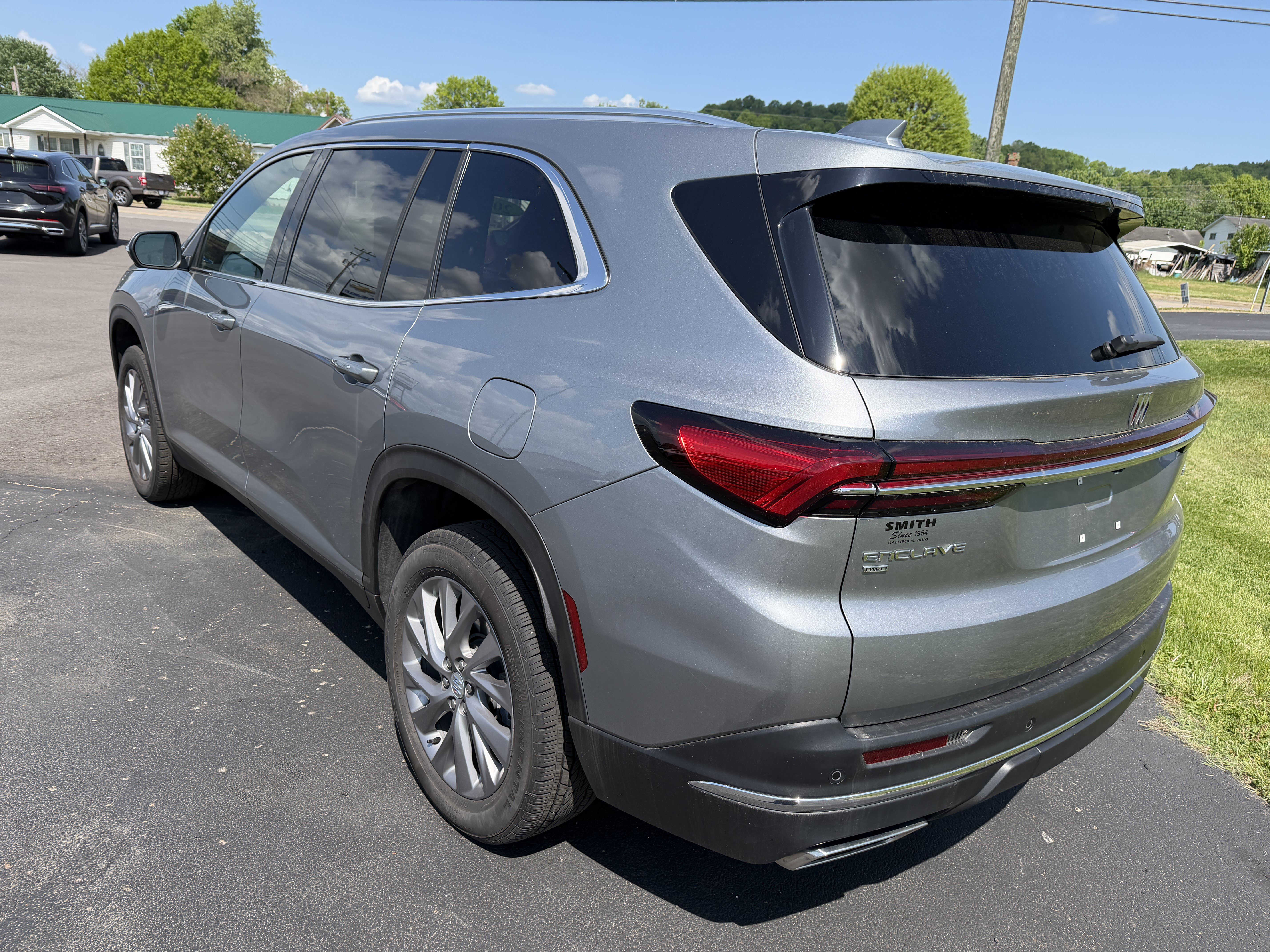 Used 2025 Buick Enclave Preferred AWD/4WD image 4