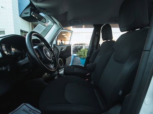 Used 2016 Jeep Renegade Latitude image 9