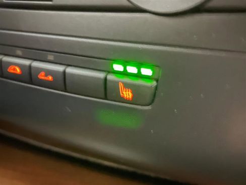 Used 2009 BMW 128i Convertible image 25