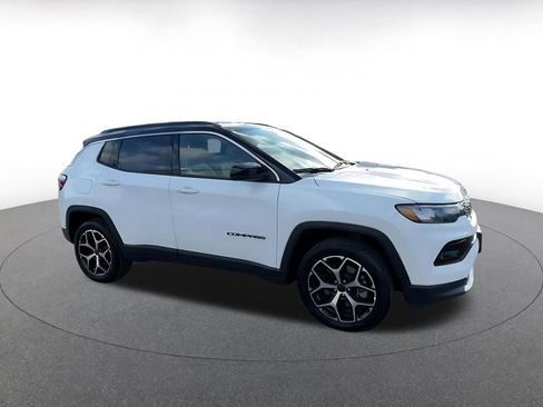 Used 2025 Jeep Compass Limited image 2