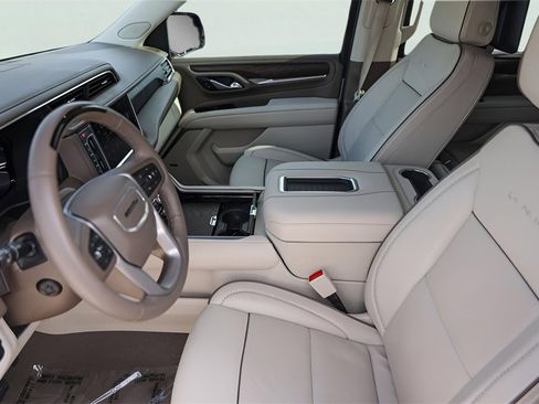Used 2024 GMC Yukon Denali w/ Denali Reserve Package image 12