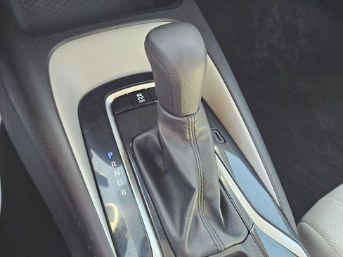 Used 2022 Toyota Corolla LE FWD image 18