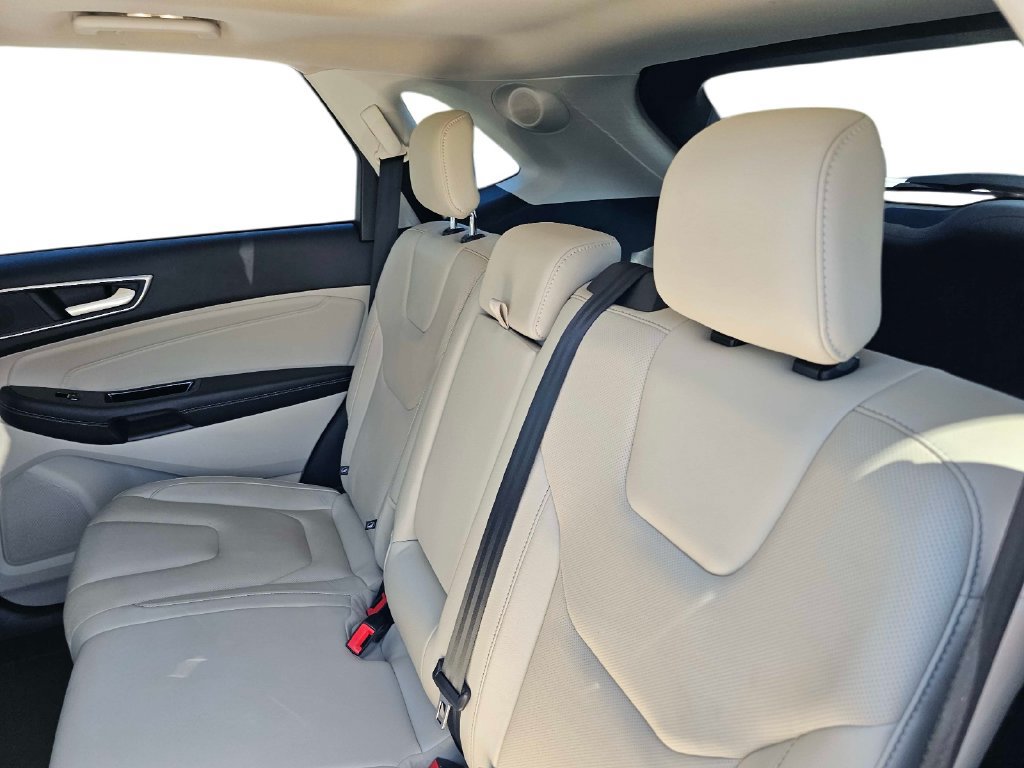 Used 2017 Ford Edge Titanium w/ Equipment Group 301A FWD image 34
