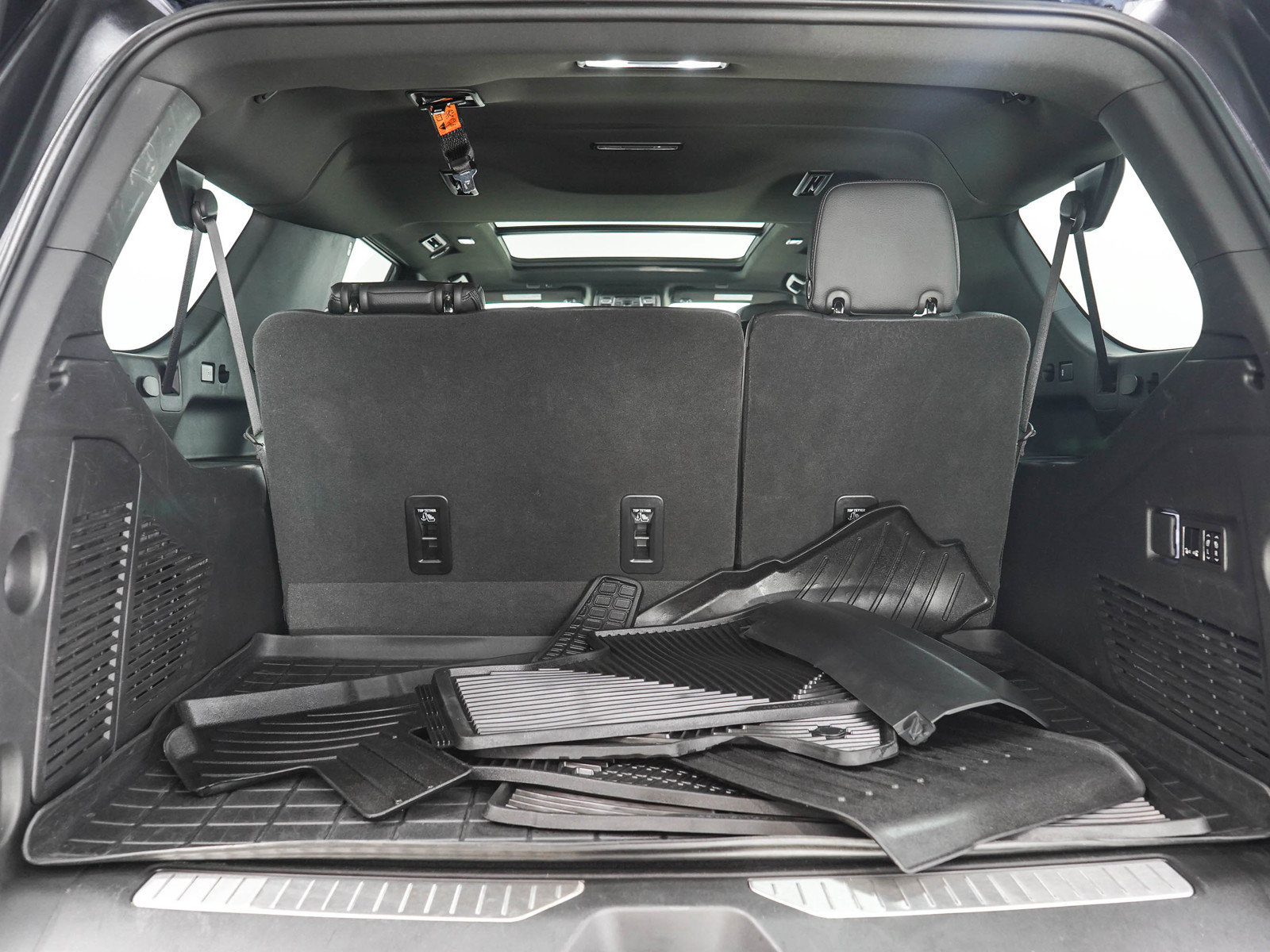 Used 2023 GMC Yukon XL Denali AWD/4WD image 9