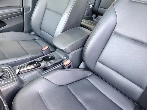 Used 2018 Volkswagen Golf S image 19