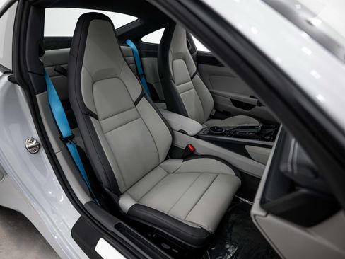 Certified 2025 Porsche 911 Carrera RWD image 16