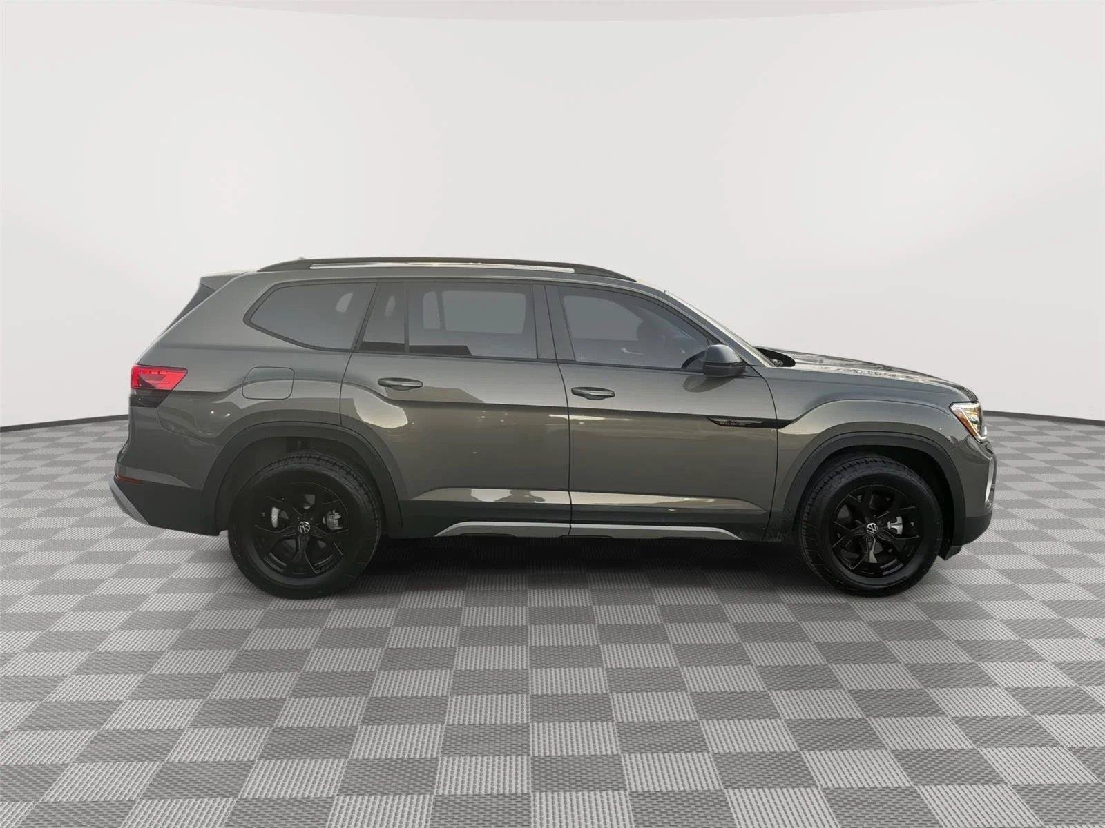 Certified 2024 Volkswagen Atlas Peak Edition SEL AWD/4WD image 9