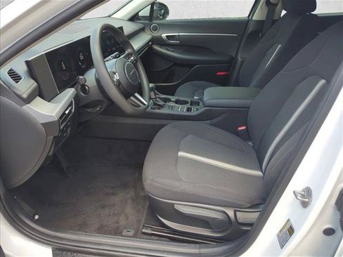 Used 2025 Hyundai Sonata SE FWD image 12