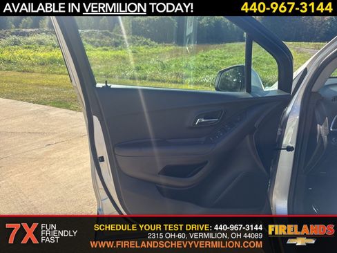Certified 2022 Chevrolet Trax LT w/ LT Convenience Package image 9