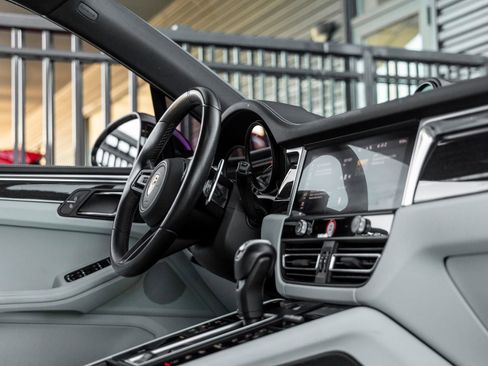 Certified 2023 Porsche Macan image 47