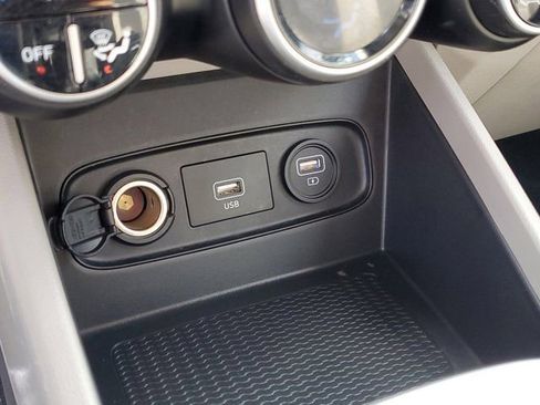 Used 2020 Hyundai Venue SEL image 24