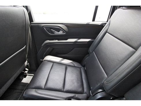 Used 2021 Chevrolet Suburban High Country w/ Premium Package AWD/4WD image 12