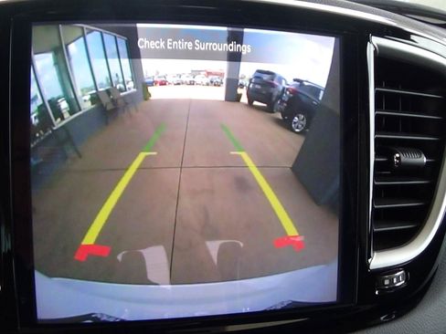 Certified 2025 Chrysler Pacifica Select FWD image 33