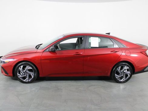 Certified 2025 Hyundai Elantra Sport image 10