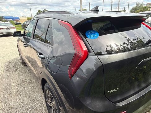 Used 2025 Kia Niro LX FWD image 7