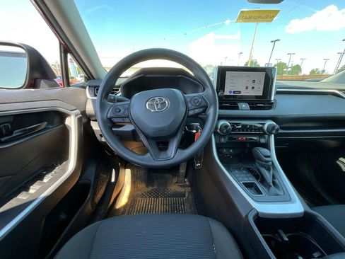 Used 2024 Toyota RAV4 LE AWD/4WD image 8