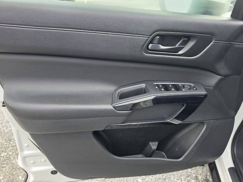 Used 2025 Nissan Pathfinder SV AWD/4WD image 6