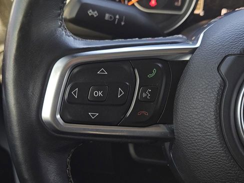 Used 2020 Jeep Gladiator Overland image 16