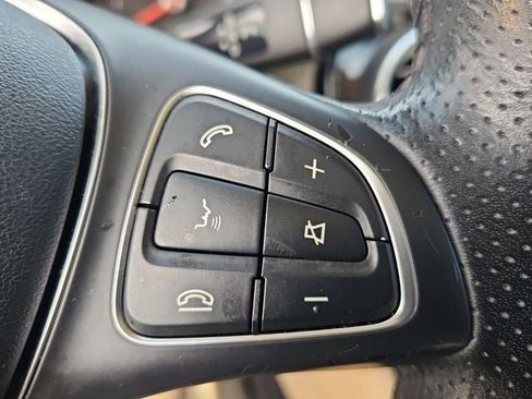 Used 2019 Mercedes-Benz GLC 300 w/ Premium Package image 26