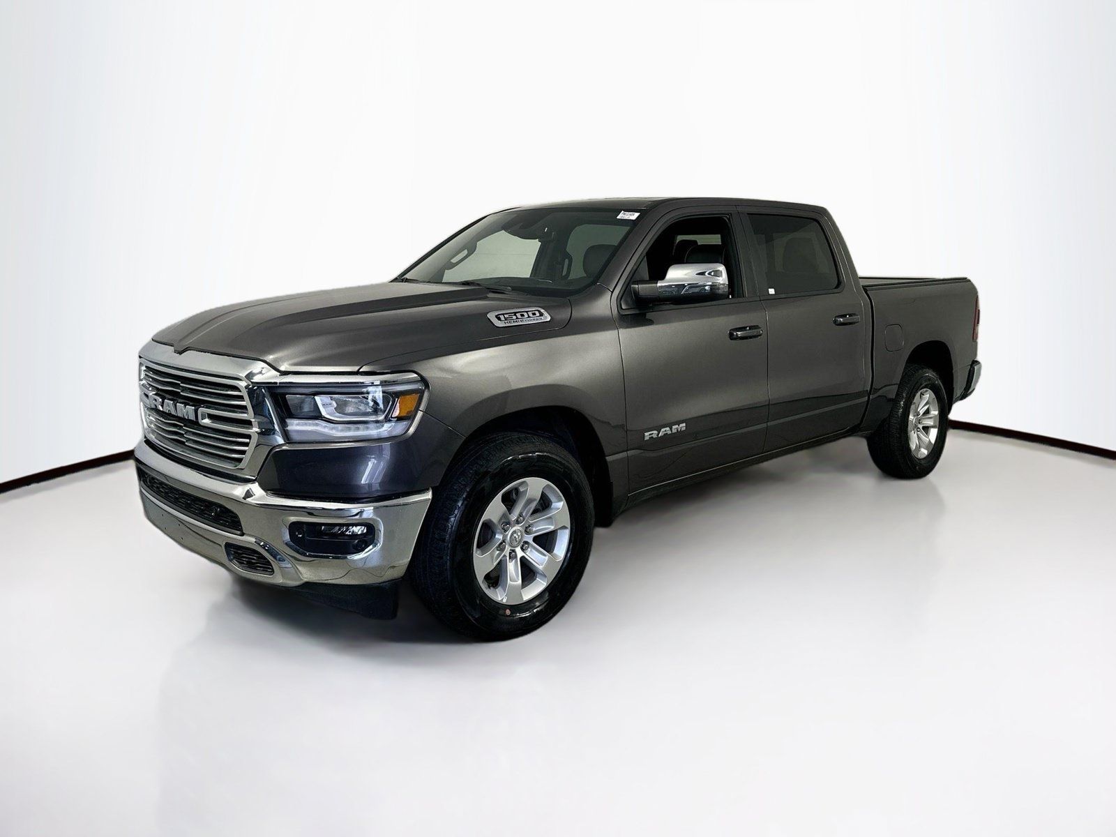 Used 2023 RAM 1500 Laramie AWD/4WD image 1