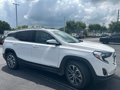 Used 2020 GMC Terrain SLT w/ Preferred Package FWD image 3