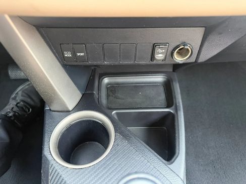 Used 2015 Toyota RAV4 XLE AWD/4WD image 21