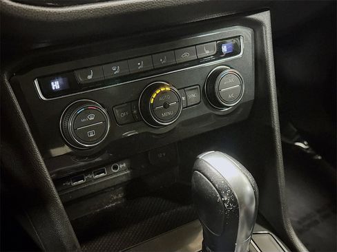 Used 2019 Volkswagen Tiguan SE w/ Panoramic Sunroof Package image 18