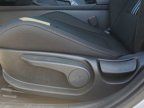 New 2025 Hyundai Elantra Sport image 11