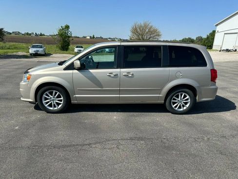 Used 2015 Dodge Grand Caravan SXT FWD image 2