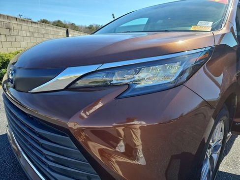 Used 2021 Toyota Sienna XLE image 35