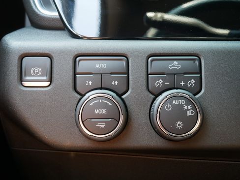 Used 2023 Chevrolet Silverado 1500 LT AWD/4WD image 26
