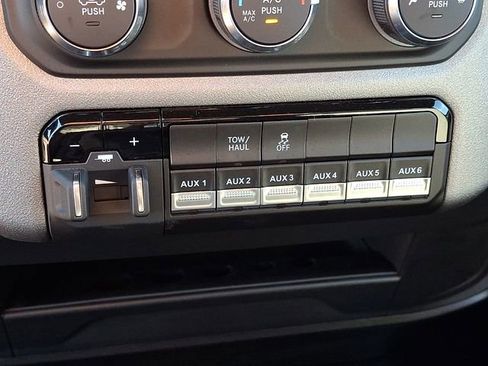 Used 2024 RAM 2500 Tradesman w/ Chrome Appearance Group image 23