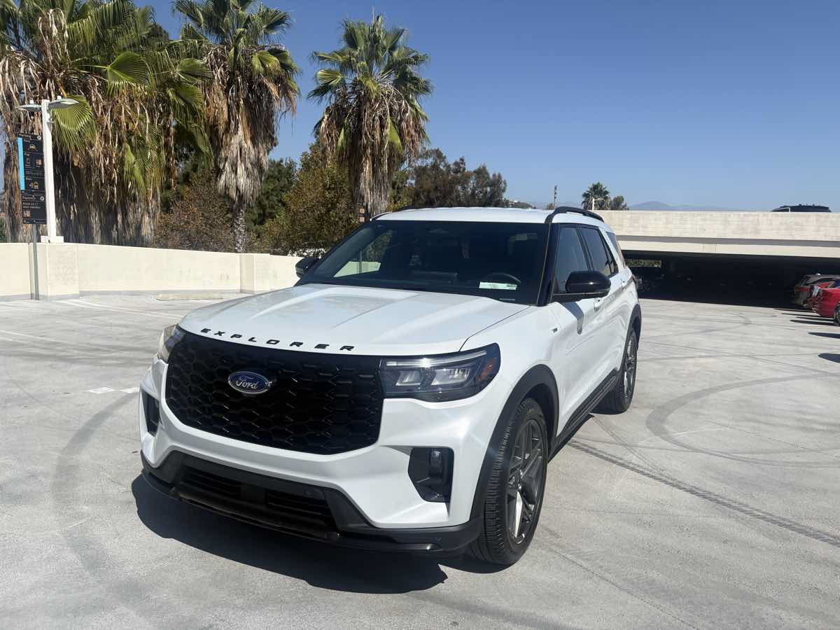 Used 2026 Ford Explorer ST-Line w/ ST-Line Street Pack RWD image 6