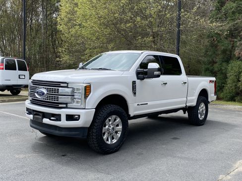Used 2017 Ford F250 Platinum w/ Platinum Ultimate Package image 5