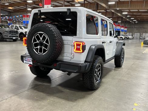 Certified 2025 Jeep Wrangler Unlimited Rubicon AWD/4WD image 5