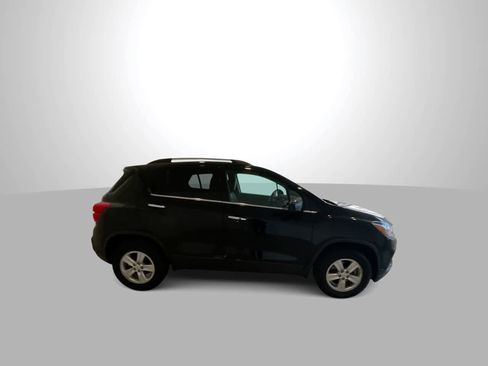 Used 2019 Chevrolet Trax LT w/ LT Convenience Package image 9