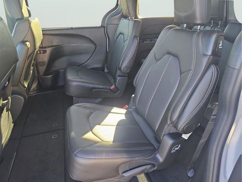 New 2026 Chrysler Pacifica Select image 22