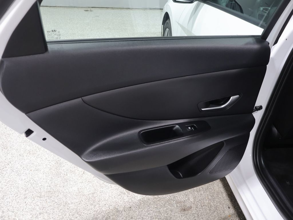Used 2026 Hyundai Elantra Hybrid FWD image 19
