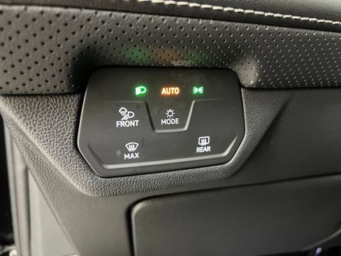 Used 2024 Volkswagen Atlas Cross Sport SE AWD/4WD image 47