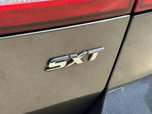 Used 2017 Dodge Journey SXT FWD image 13