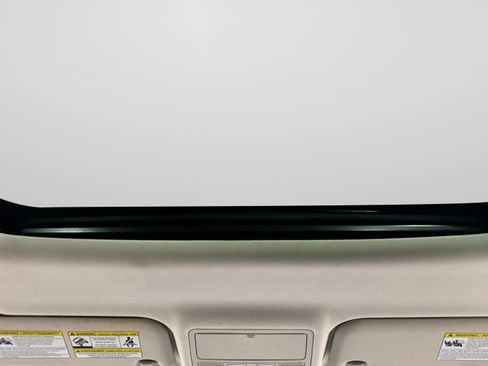 Used 2020 Land Rover Range Rover Evoque SE image 11