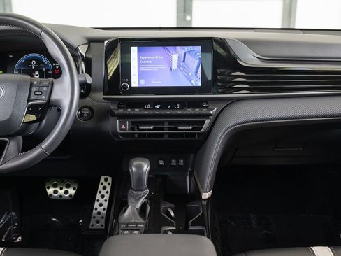 Used 2025 Toyota Camry SE FWD image 32